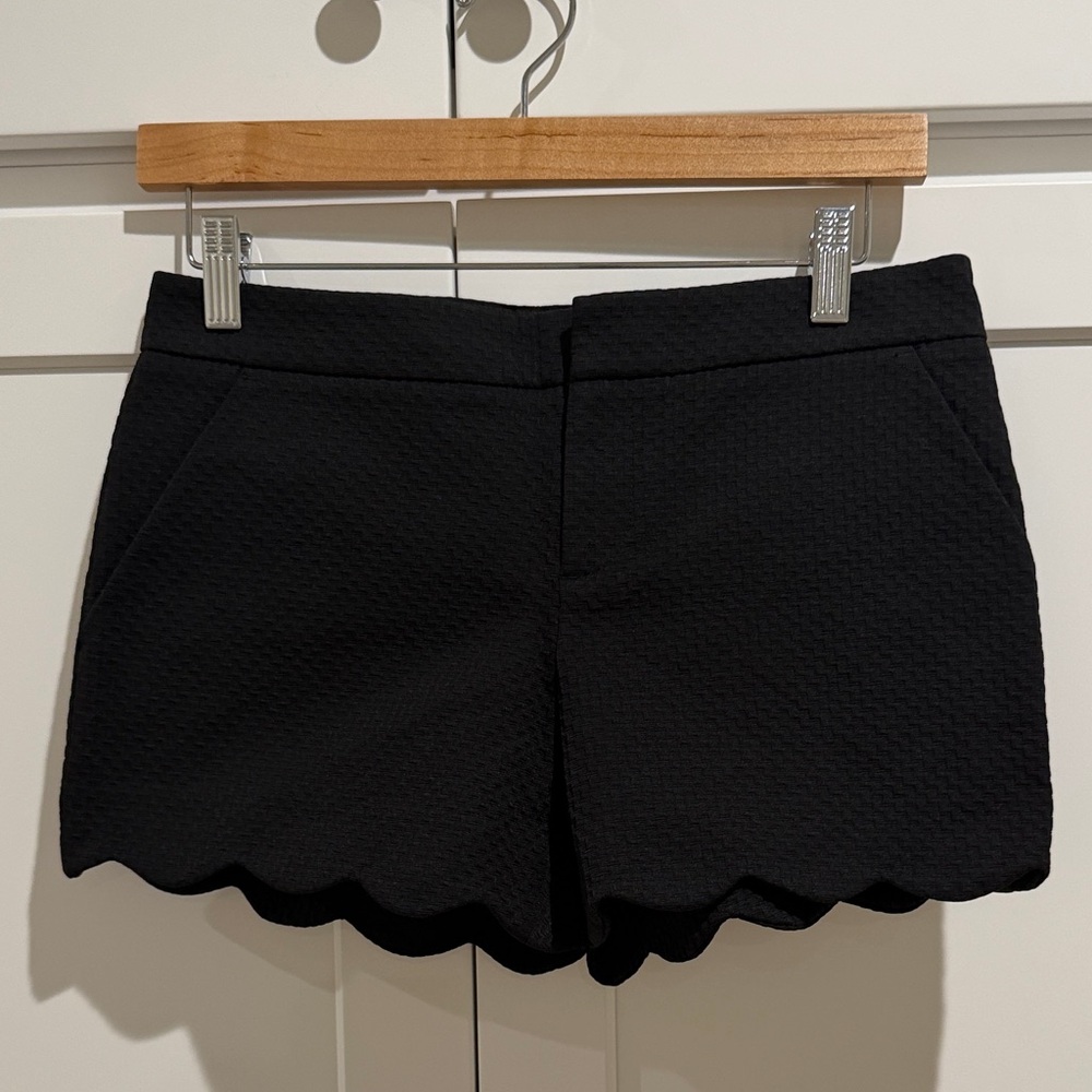 Club Monaco Black Scalloped Hem Women Shorts Size 0